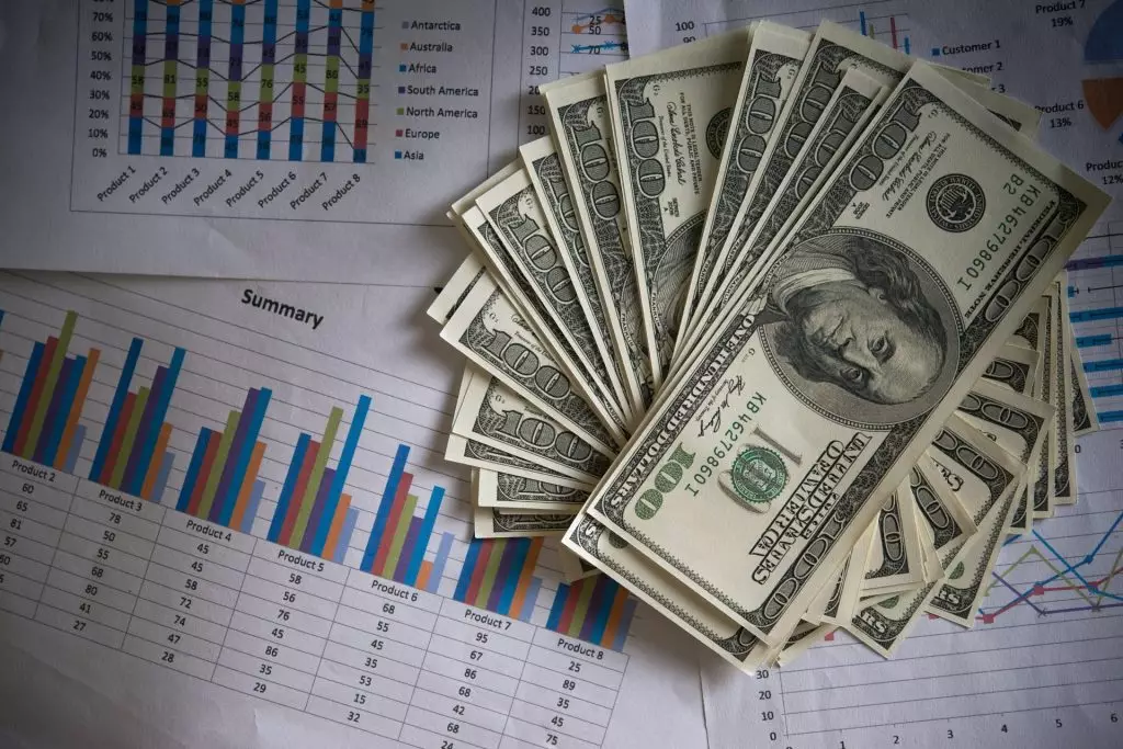 Como a desdolarização impacta a economia no Brasil